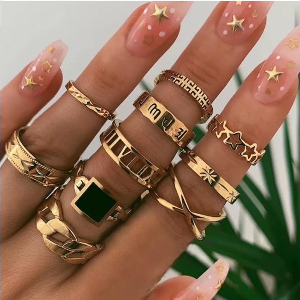 Lucy ring stack